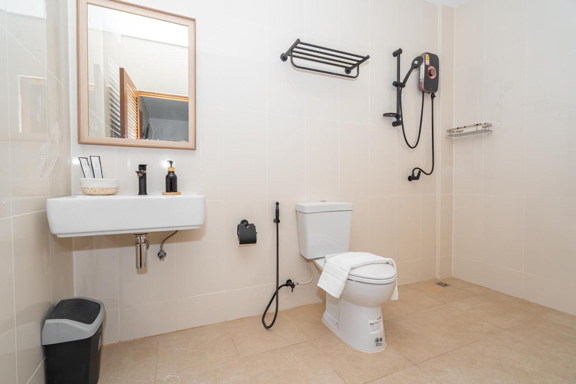 Mitsu Guesthouse Karon Kültér fotó